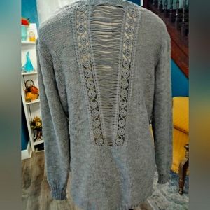 NWOT gray distressed back sweater. L